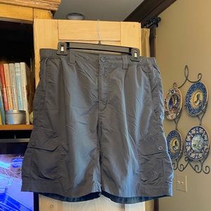 Men’s North Face shorts (M)‎
